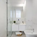 Modern @ Palacio De Cristal Apartment