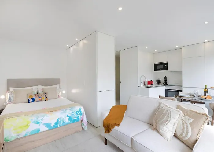 Modern @ Palacio De Cristal