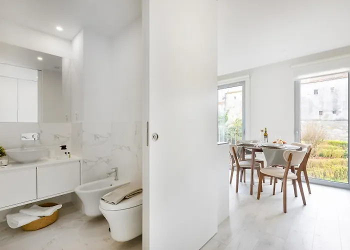 Modern @ Palacio De Cristal Apartment *