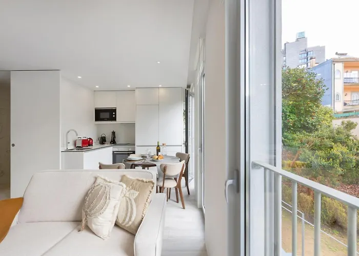 Modern @ Palacio De Cristal Apartment *