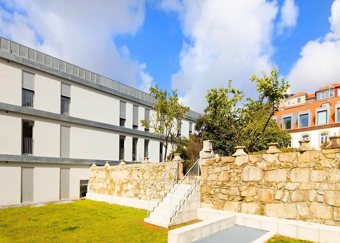 Modern @ Palacio De Cristal Apartment *