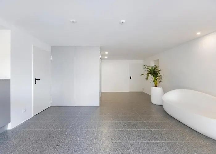 Modern @ Palacio De Cristal アパート